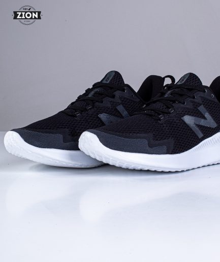 New Balance Ryval Run